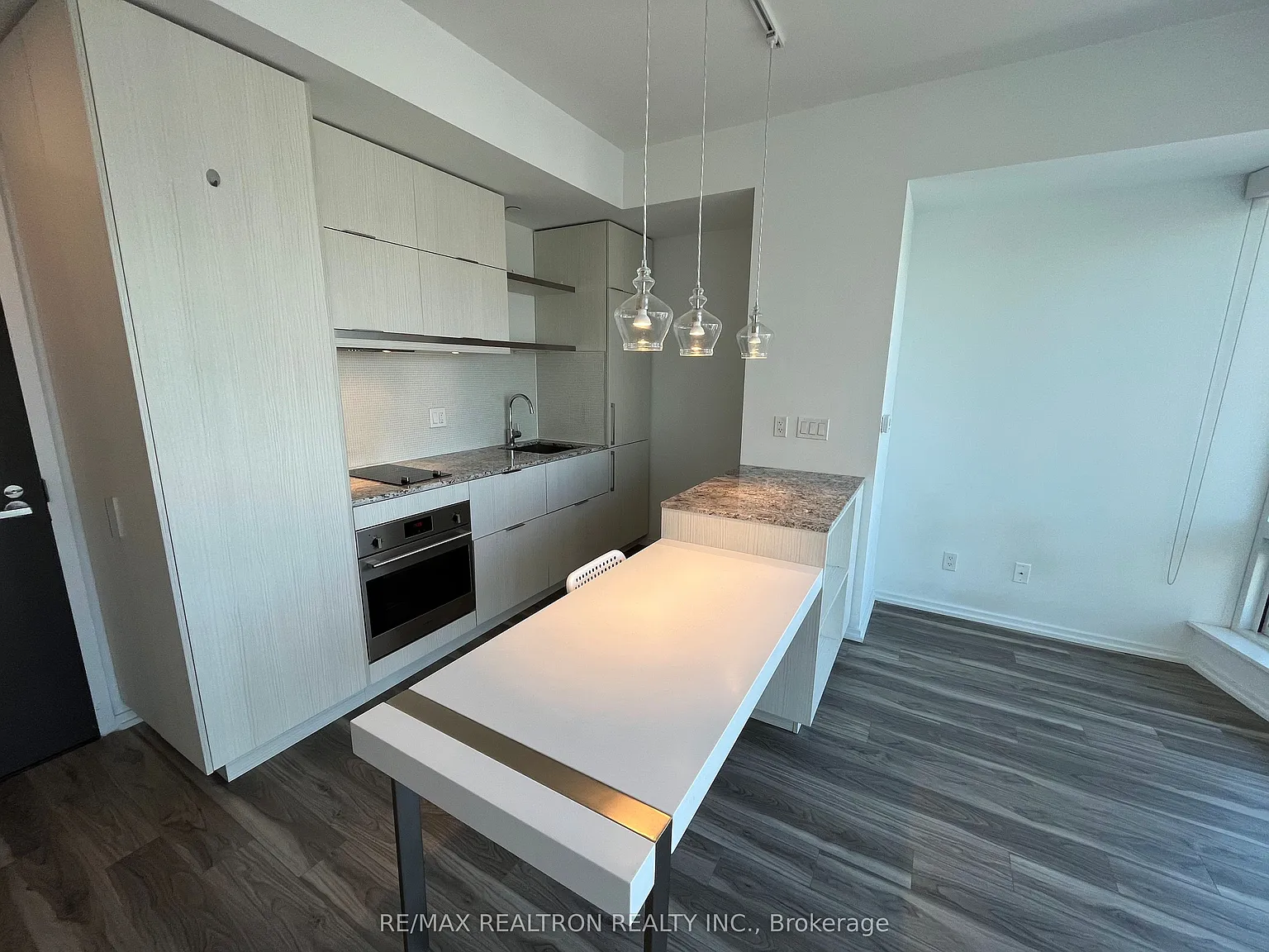 Studio, $2,100 — Photo 4