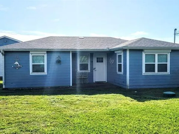 111 Pintail Ln, Rockport, TX 78382