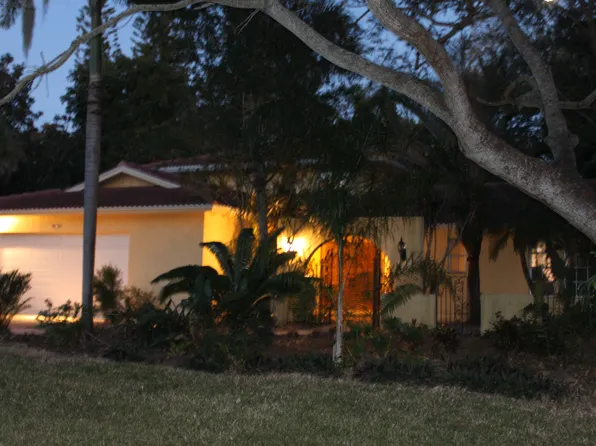 1550 Eastbrook Dr, Sarasota, FL 34231