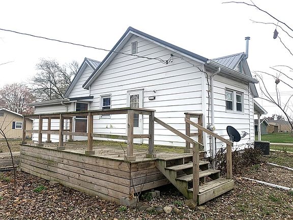 3rd image of 906 Birch Ave