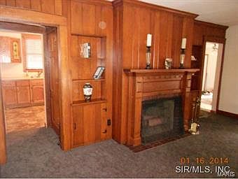 4th image of 223 E Broadway