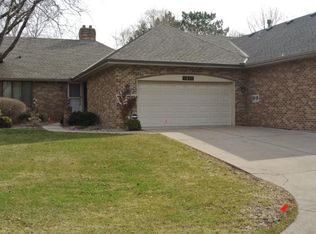 2212 Ferris Ln, Roseville, MN 55113