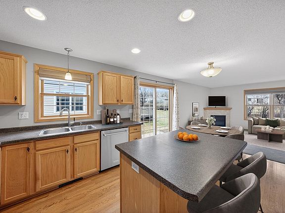 5th image of 3069 Venice Ln NW