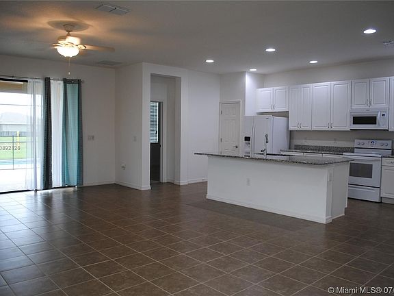 2nd image of 2565 Rosemont Cir #2565