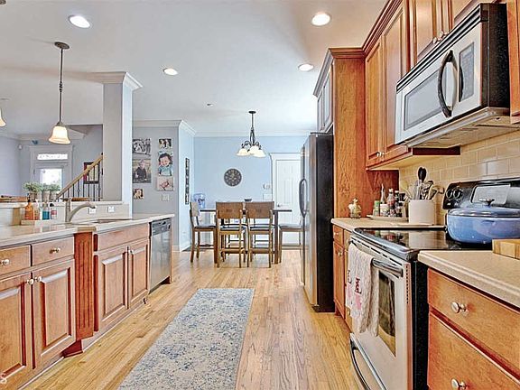 5th image of 110 Concord Ct