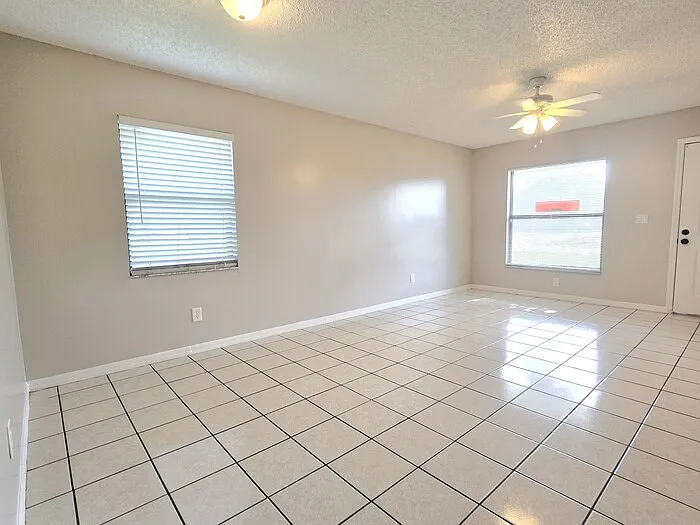 1423 Montana Ave — Photo 5