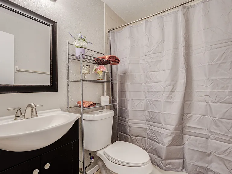 410 Lorine St — Photo 17