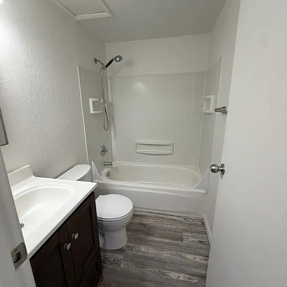 1661 Lund Ave — Photo 4