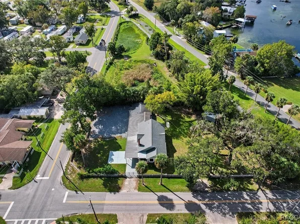 272 NE 3rd St, Crystal River, FL 34429