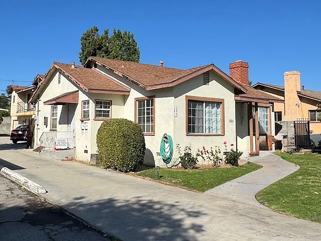 Photo 1 of 7 - 129 Elm St #C - Alhambra, CA Primary Photo - 129 Elm St #C