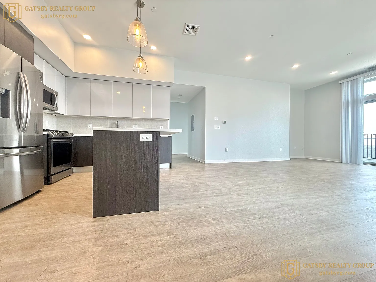 2 bed, 9999 sqft, $4,300 — Photo 4