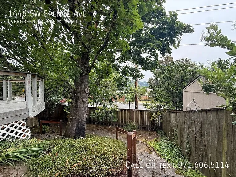 1646 SW Spence Ave — Photo 38