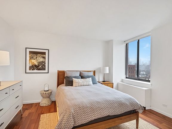 4th image of 140 Charles St APT 14D