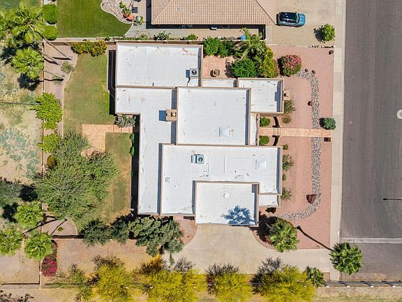 5th image of 1010 W CLAREMONT Street