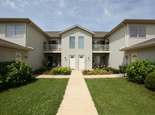 N7731 Vicksburg Way APT 3, Oconomowoc, WI 53066