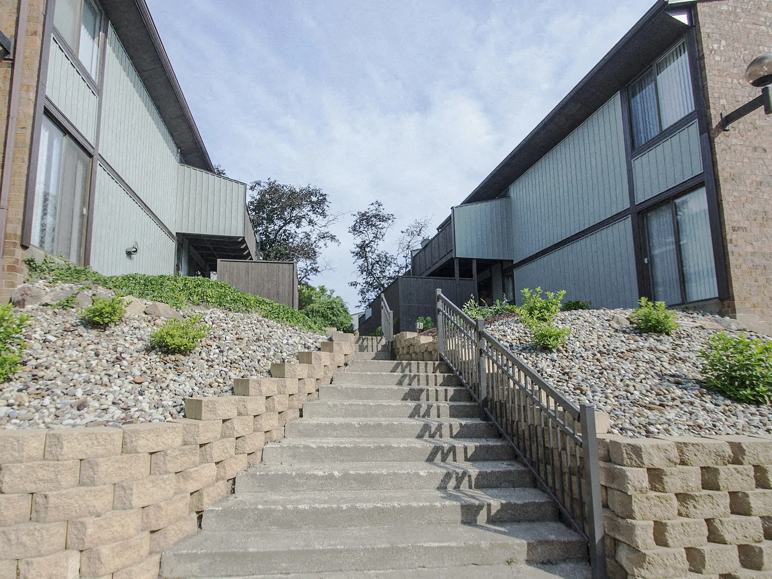 London Square Apartments — Photo 3