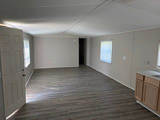 4th image of 804 N Jefferson St #12