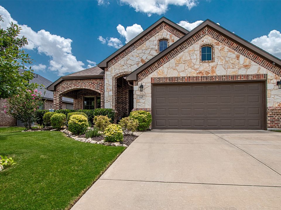 1st image of 717 Ravenwood Dr