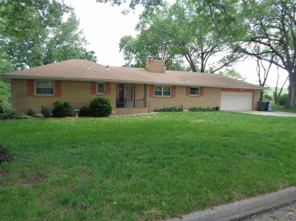4747 SW Cedar Crest Rd, Topeka, KS 66606