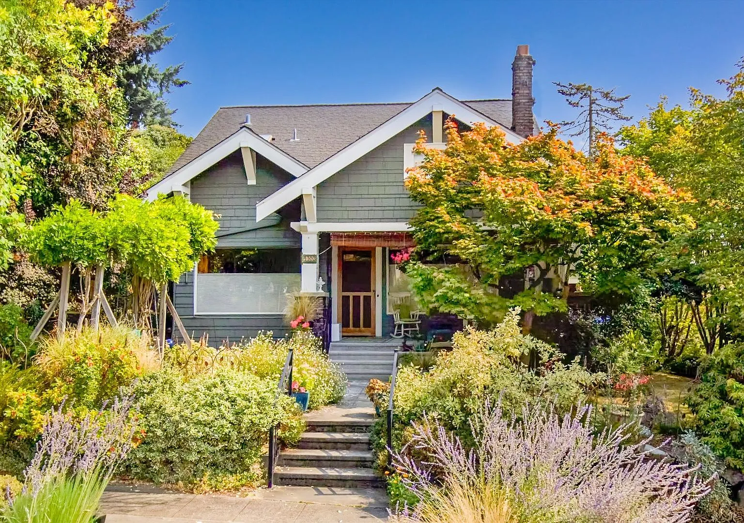 Beautiful 4-Bedroom Home with Rooftop Deck & Water Views in Prime Wallingford — Photo 1
