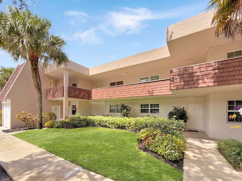 3641 Oaks Clubhouse Dr APT 201, Pompano Beach