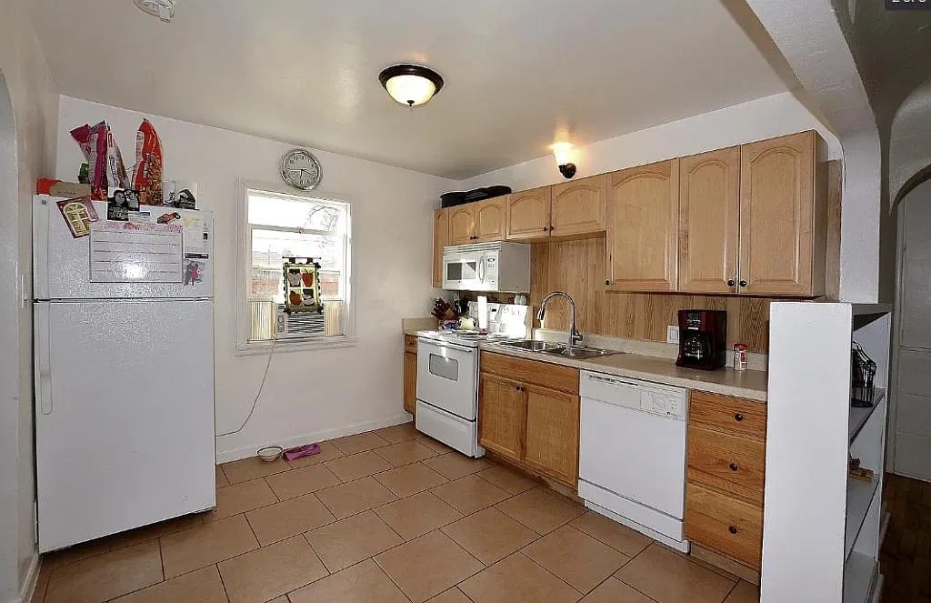 1007 34th Ave — Photo 3