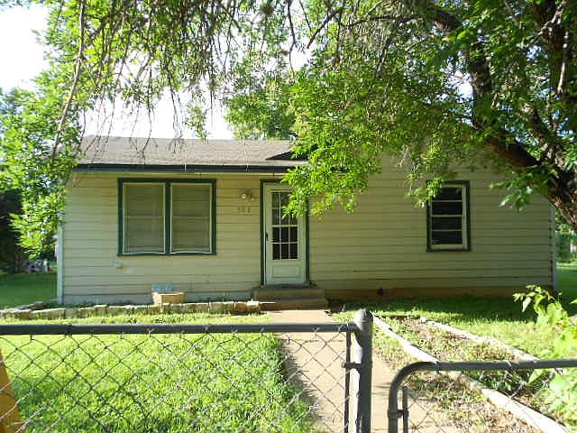 1st image of 302 Shaw Ave