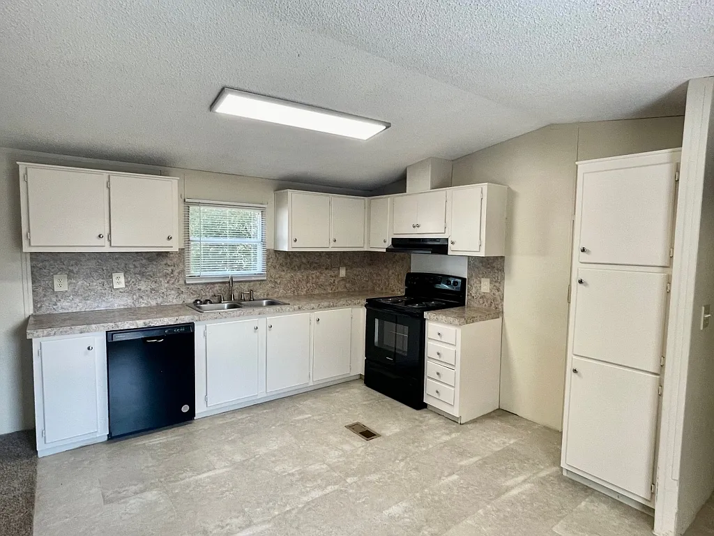 3 bed, 1216 sqft, $1,195 — Photo 3