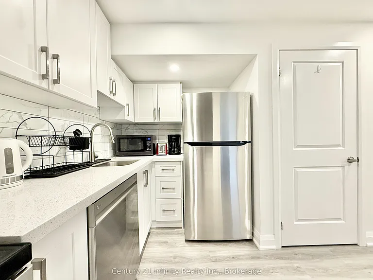 36 Elkington Cres #2 — Photo 15