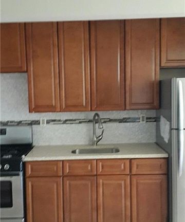 2nd image of 1119 Gipson St