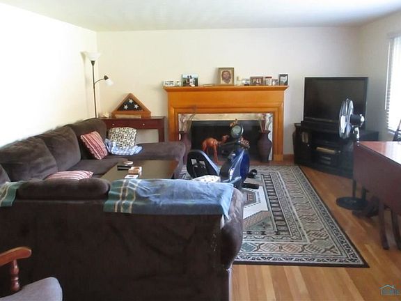 2nd image of 225 Riverdale Dr