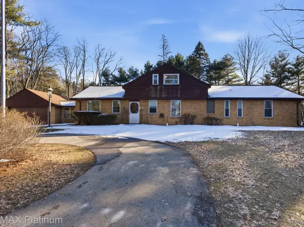 11180 Spencer Rd, Brighton, MI 48114