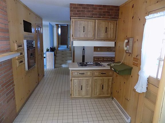4th image of 870 W 51st St
