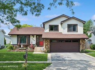 800 Cardinal Ln, Elk Grove Village, IL 60007