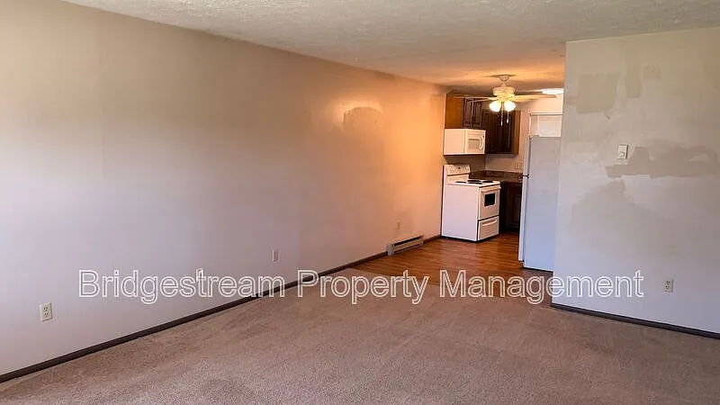 2 bed, 1.0 bath, 747 sqft, $1,095 — Photo 4