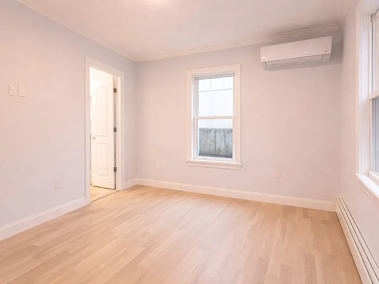 9 Holly Pl #1 — Photo 10