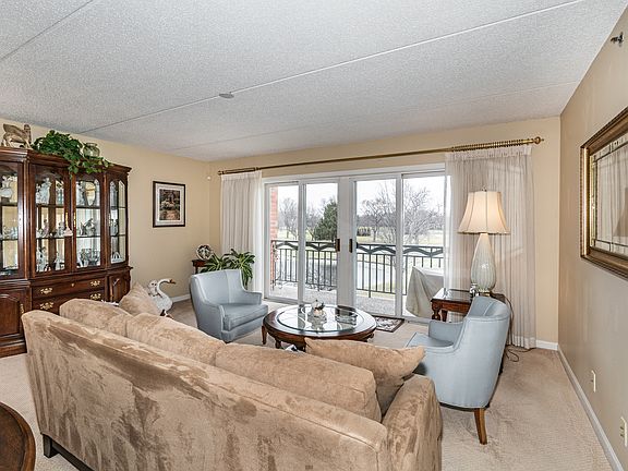 4th image of 710 Creekside Dr Unit 301