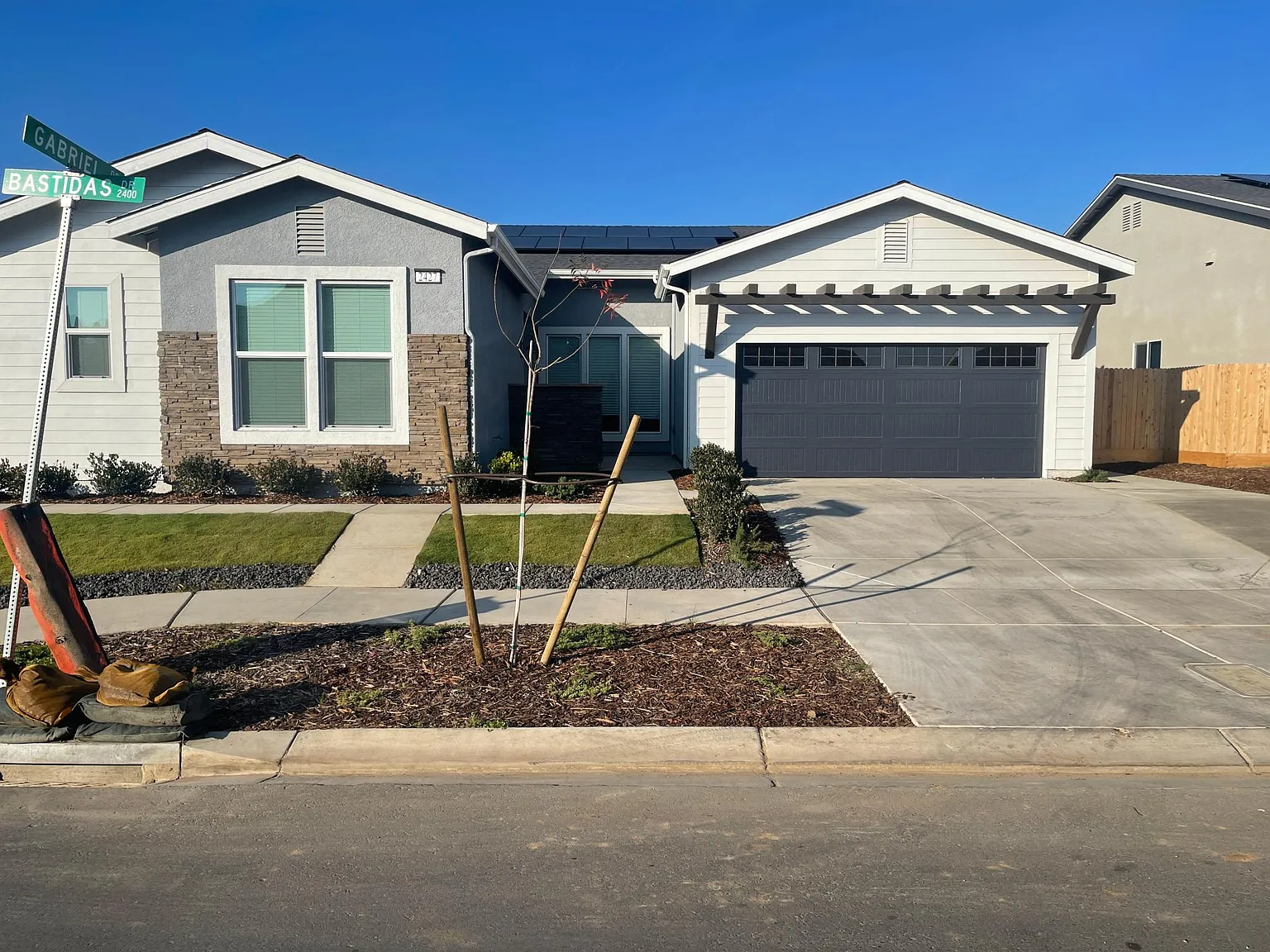 2427 Bastidas Dr photo 1