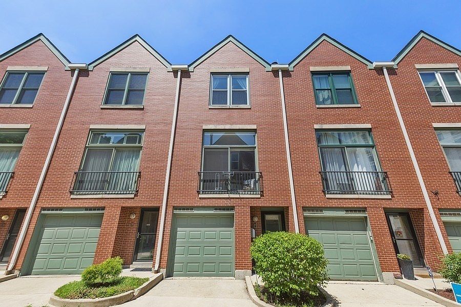 1st image of 1755 N Hermitage Ave #D2