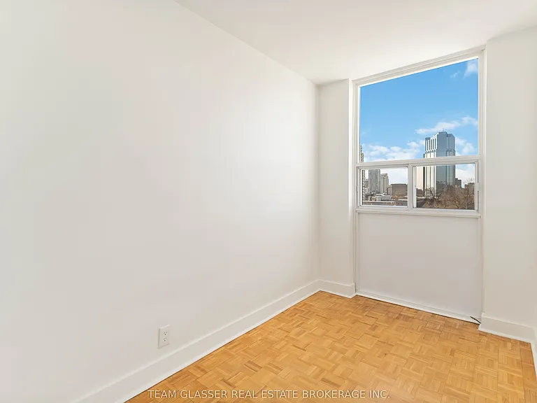 396 Queens Ave #502 — Photo 14
