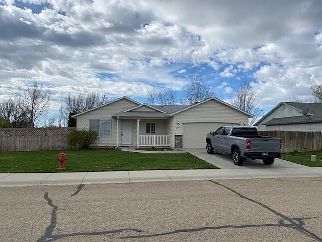3 bed, 1190 sqft, $1,950 — Photo 1