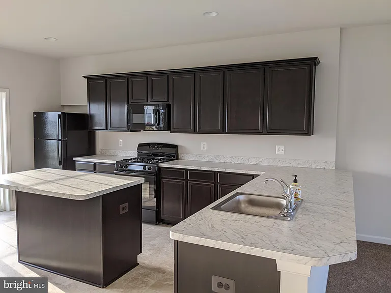 224 Parkland Dr — Photo 14