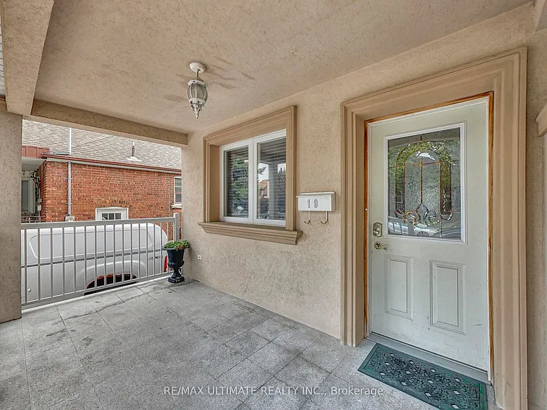 19 Glenora Ave #UPPER — Photo 3