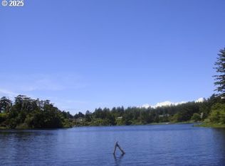 47228 Lakes End Dr, Langlois, OR 97450
