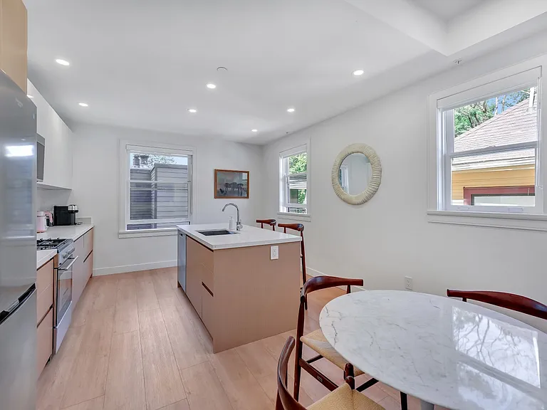 957 Nicola St #202 — Photo 7