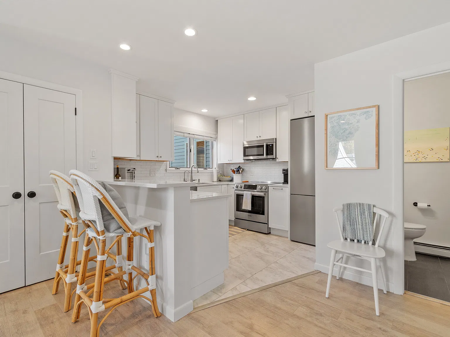 2 bed, 1.5 bath, 1060 sqft, $3,700 — Photo 2