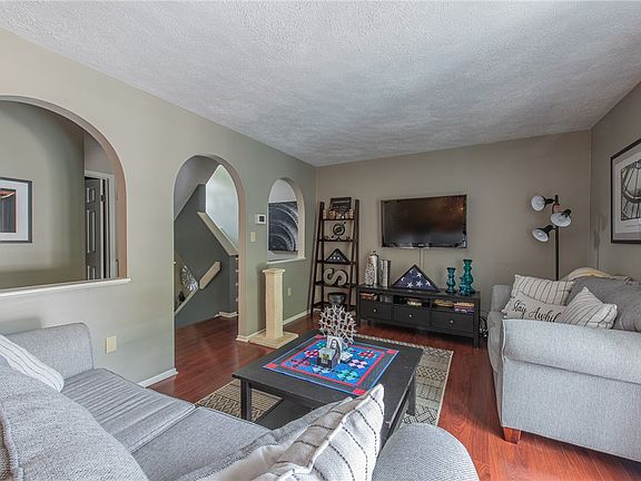 5th image of 609 Sunset Cir