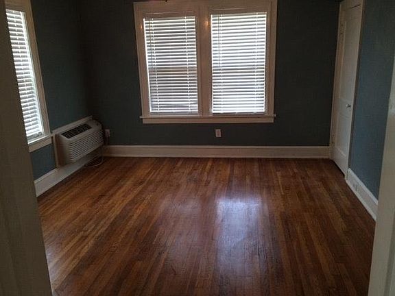 4th image of 158 1/2 College St