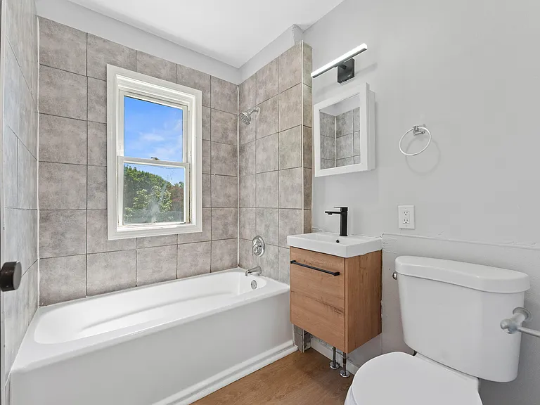 7 Elizabeth St #3 — Photo 9