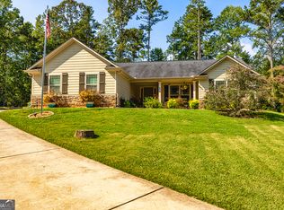 894 Happy Valley Cir, Newnan, GA 30263